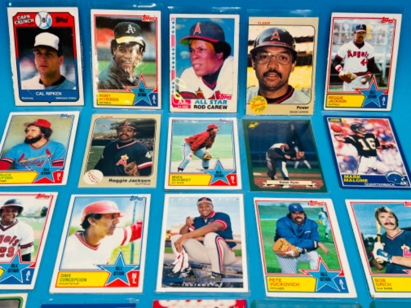 Photo 2 of 151185…20 sports cards in plastic sleeves 