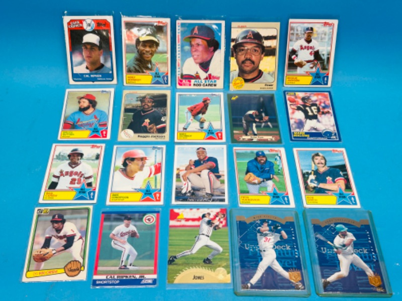 Photo 1 of 151185…20 sports cards in plastic sleeves 