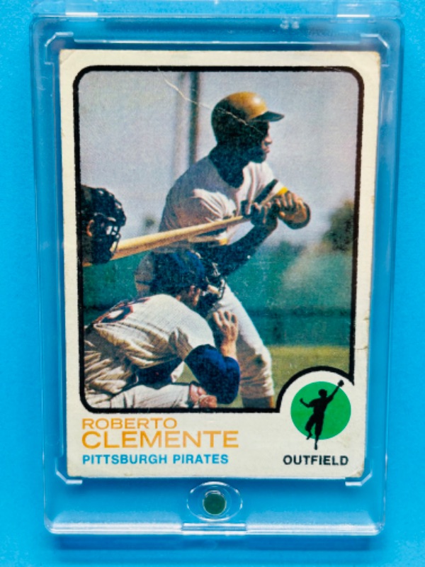 Photo 1 of 151205…vintage Roberto Clemente card 50 in hard plastic case 