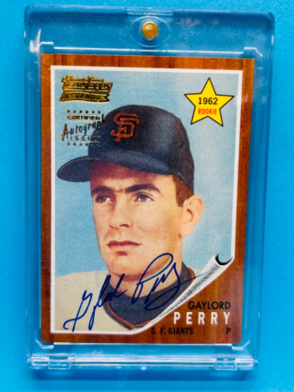 Photo 1 of 151220…certified autograph issue Gaylord Perry reprint card 199 in hard plastic case 