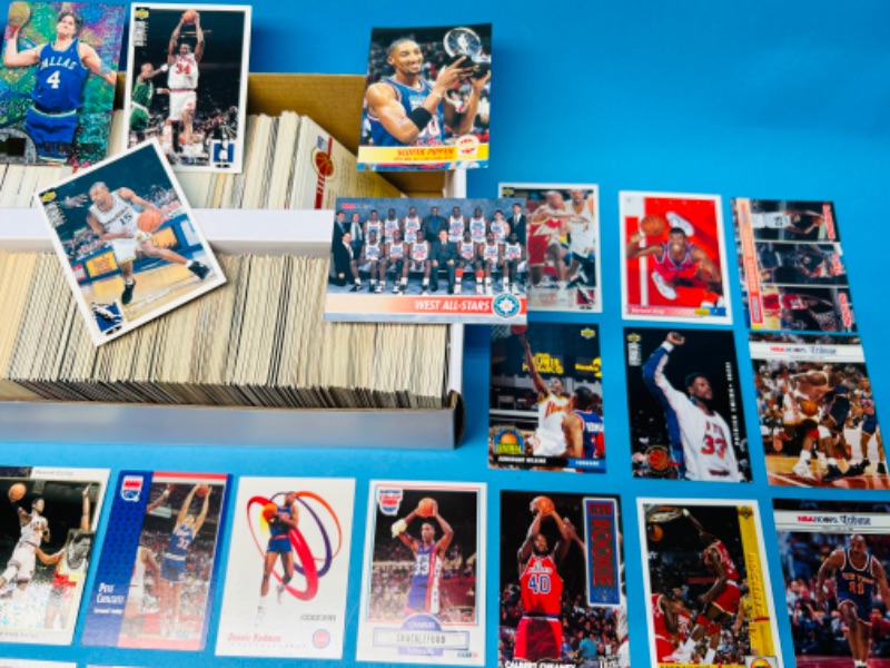 Photo 3 of 151283…1500+ mixed  basketball trading cards in box 