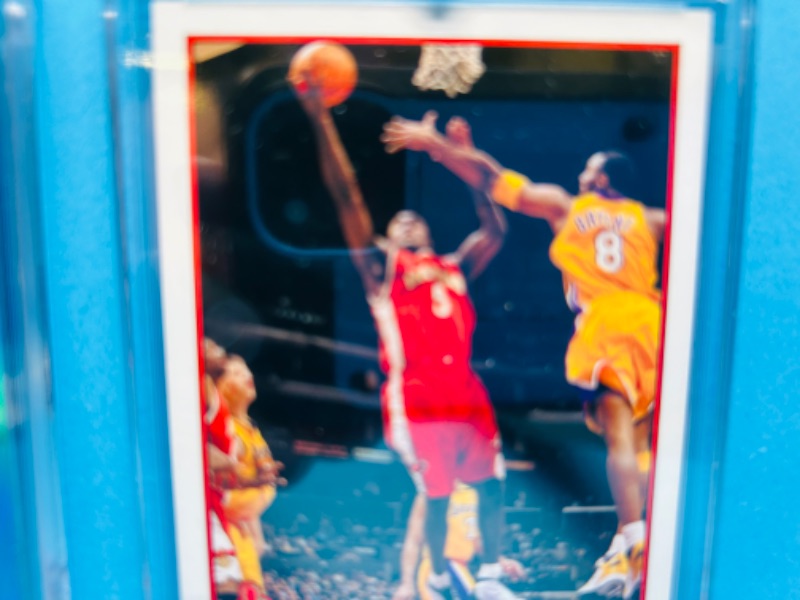 Photo 3 of 151340…2 basketball cards with Kobe Bryant in them