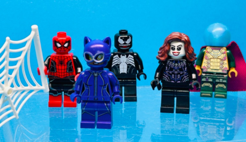 Photo 1 of 151353…5 Lego comic minifigures 