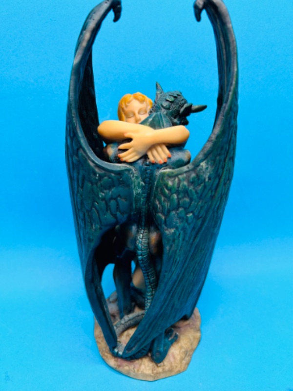 Photo 4 of 151367…resin Gothic statue 11’