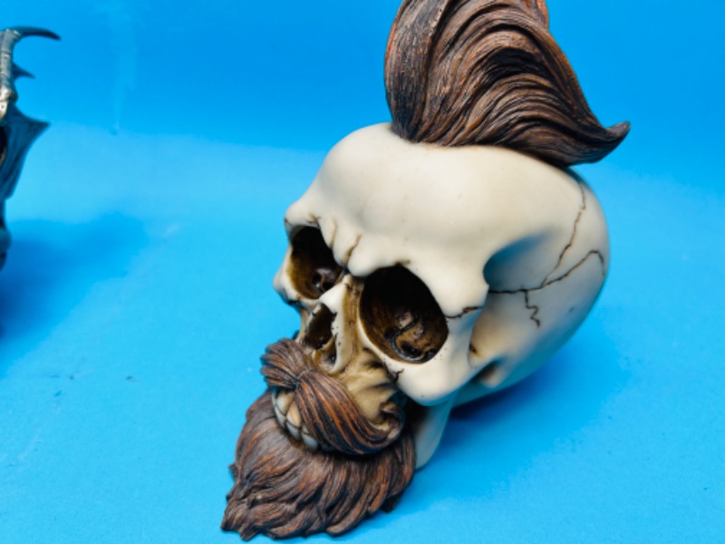 Photo 4 of 151369…2 resin decorative Skulls