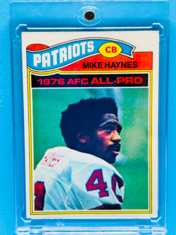 Photo 1 of 151413…topps 1977 Rookie Mike Haynes card 50 in hard plastic case 