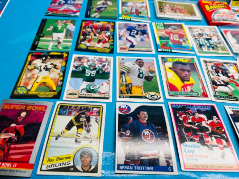 Photo 9 of 151441…1500+ mixed baseball , football, and hockey sports cards in box 