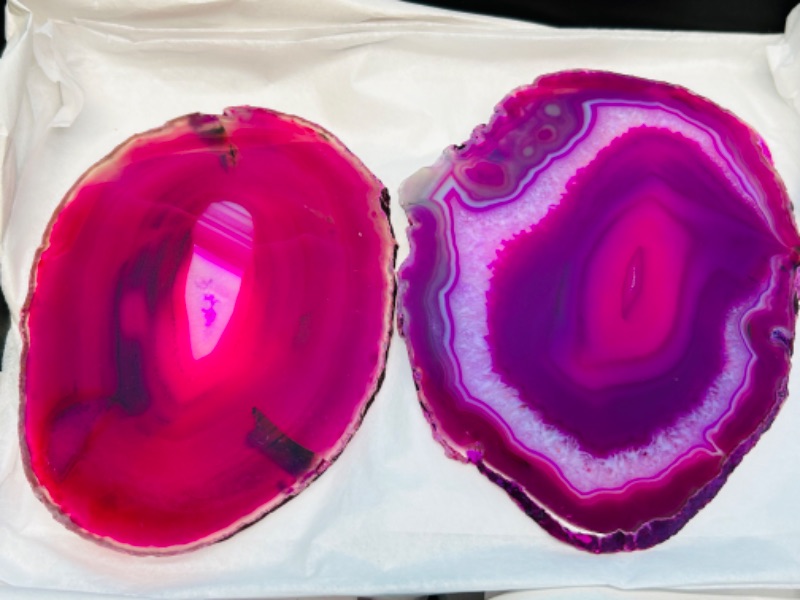 Photo 2 of 151478…2 agate slices 5” in box