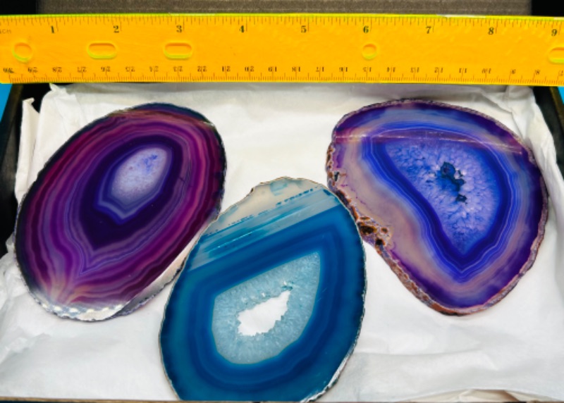 Photo 3 of 151479…3 agate slices in box 4”