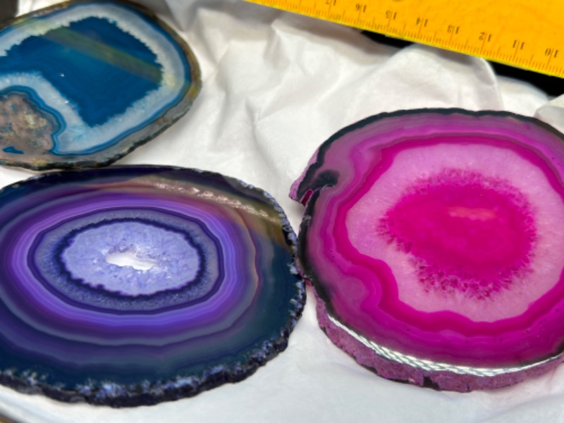 Photo 3 of 151480…3 agate slices in box 4”