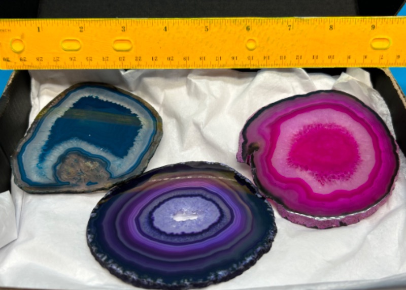 Photo 4 of 151480…3 agate slices in box 4”