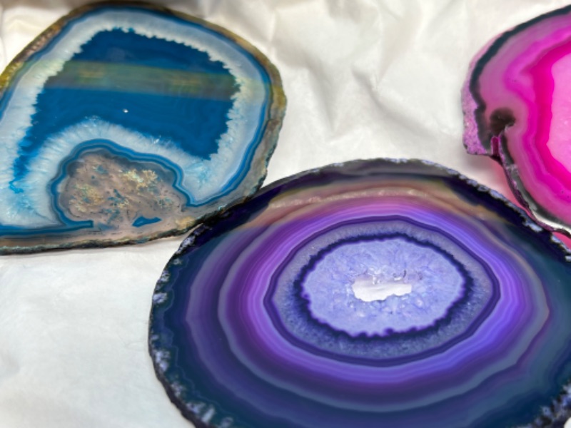 Photo 2 of 151480…3 agate slices in box 4”