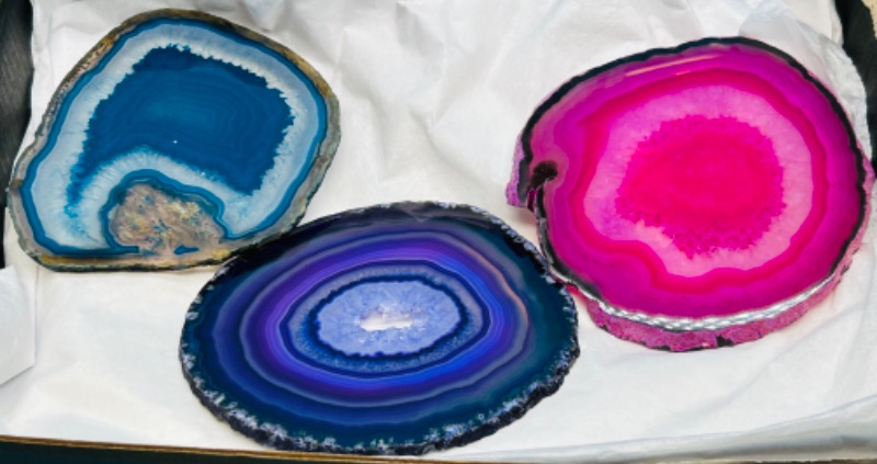 Photo 1 of 151480…3 agate slices in box 4”