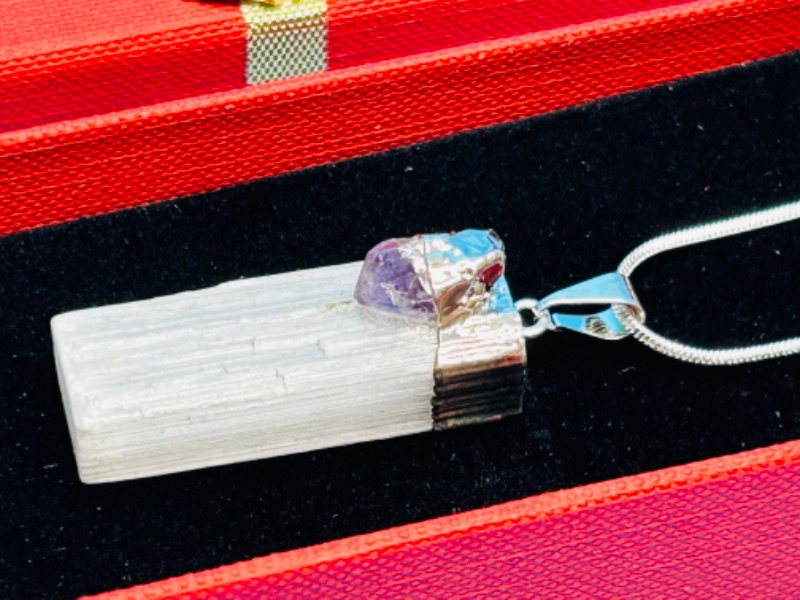 Photo 1 of 151531…  polished rock pendant on 20” chain in gift box