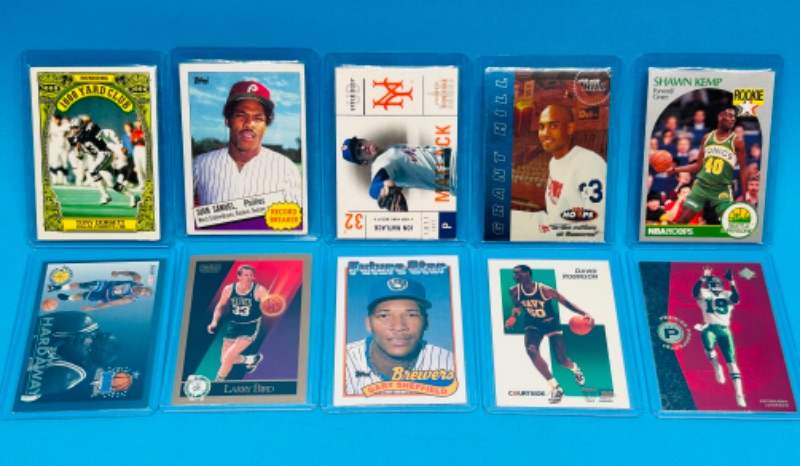 Photo 1 of 151577… 10 sports trading cards in hard plastic sleeves 