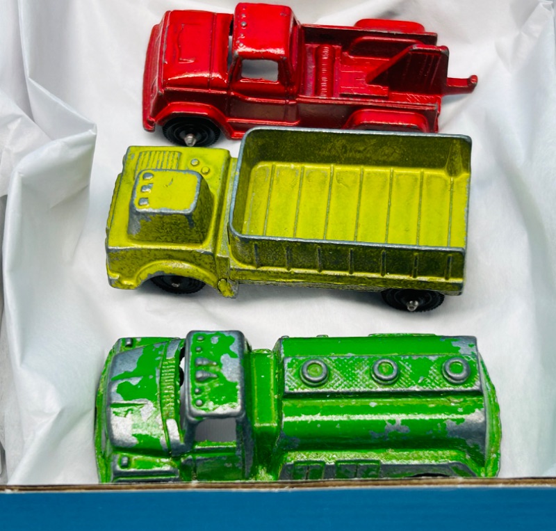 Photo 1 of 151603…3 vintage metal Tootsie Toy cars in box -Chicago -scuffs from age