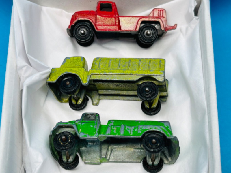 Photo 2 of 151603…3 vintage metal Tootsie Toy cars in box -Chicago -scuffs from age