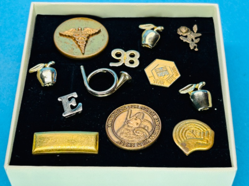 Photo 1 of 151632… vintage gold tone  pins in gift box 