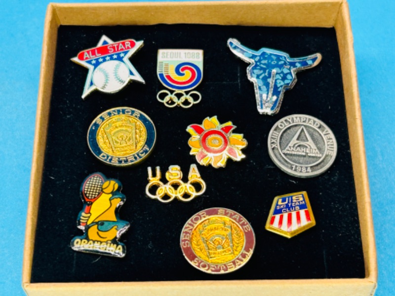 Photo 1 of 151634… vintage sports pins in gift box 