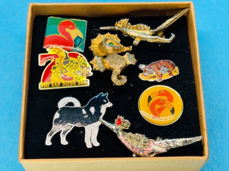 Photo 1 of 151644… vintage animal pins in gift box 