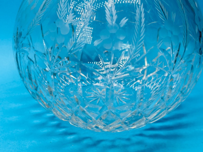 Photo 3 of 151679…heavy crystal bowl vase