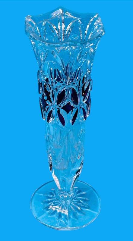 Photo 4 of 151680…7” vintage crystal vase