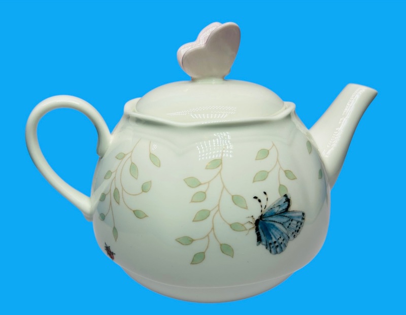 Photo 1 of 151688…Lenox teapot 