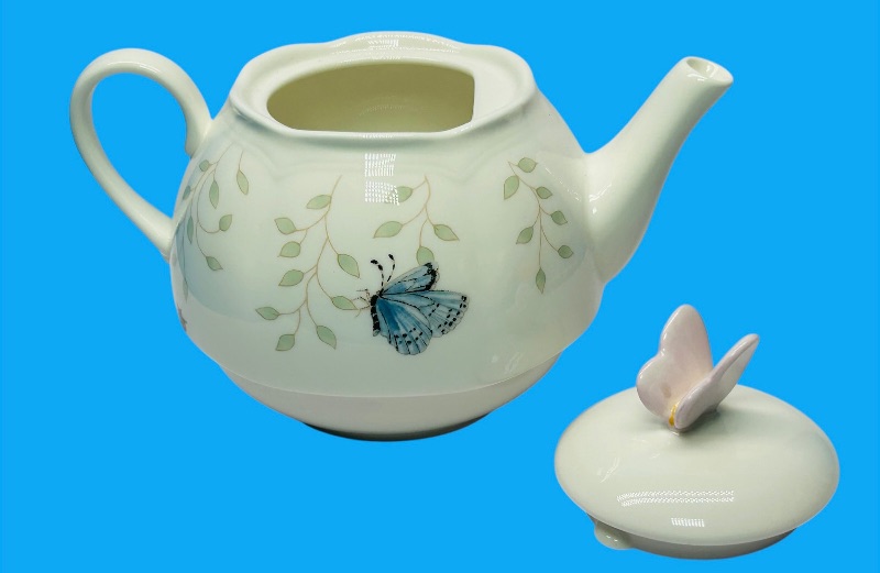 Photo 2 of 151688…Lenox teapot 