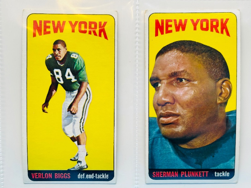 Photo 1 of 151780…vintage 1965 Rookie tallboy  football cards in plastic sleeves 