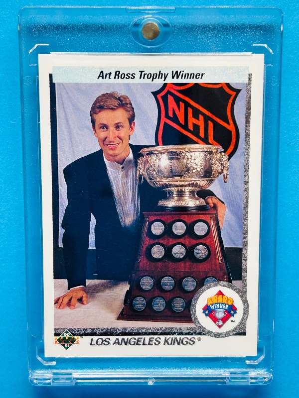 Photo 1 of 151829… Wayne Gretzky card 205  in hard plastic case