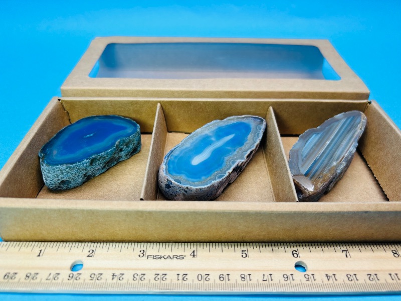 Photo 1 of 152233… 3 thick agate slices in gift box