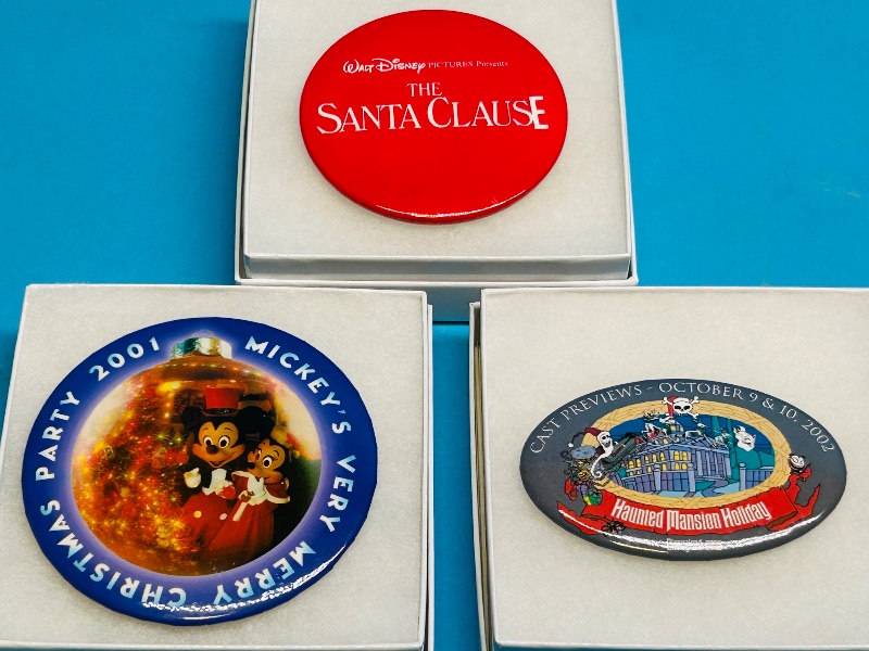 Photo 1 of 152349… 3 Disney Christmas button pins in gift boxes 