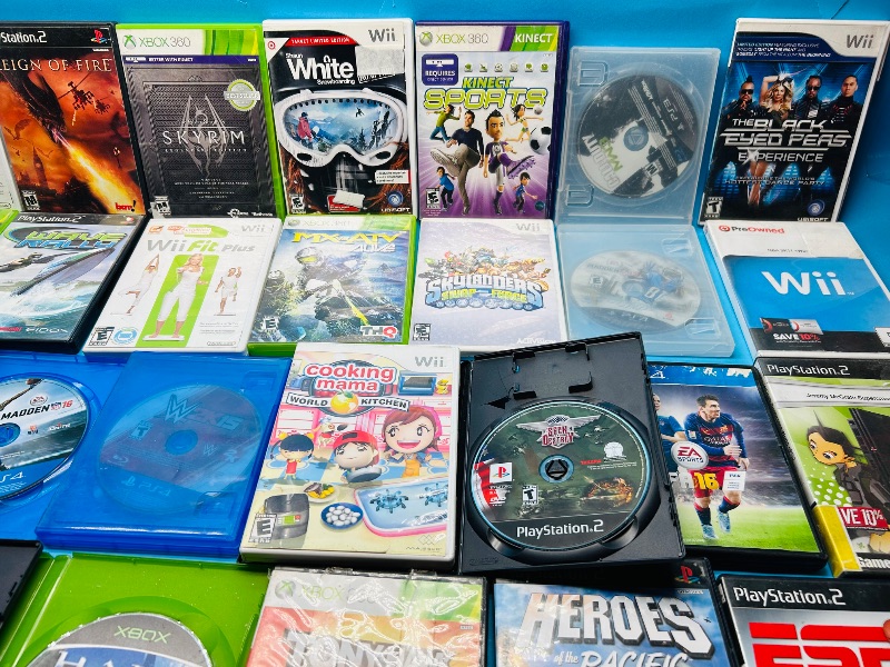 Photo 1 of 152447…final sale no returns/refunds-scratched & damaged discs & covers working condition unknown- 30 video game discs