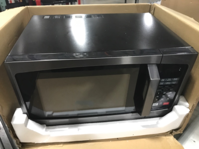 Photo 3 of PARTS ONLY TOSHIBA EM925A5A-BS Countertop Microwave Oven, 0.9 Cu Ft With 10.6 Inch Removable Turntable, 900W, 6 Auto Menus, Mute Function & ECO Mode, Child Lock, LED Lighting, Black Stainless Steel