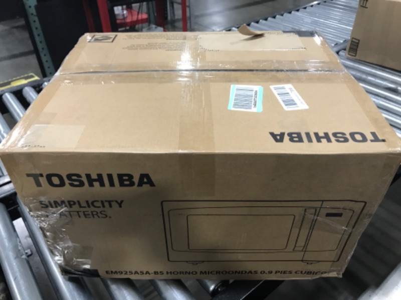 Photo 4 of PARTS ONLY TOSHIBA EM925A5A-BS Countertop Microwave Oven, 0.9 Cu Ft With 10.6 Inch Removable Turntable, 900W, 6 Auto Menus, Mute Function & ECO Mode, Child Lock, LED Lighting, Black Stainless Steel