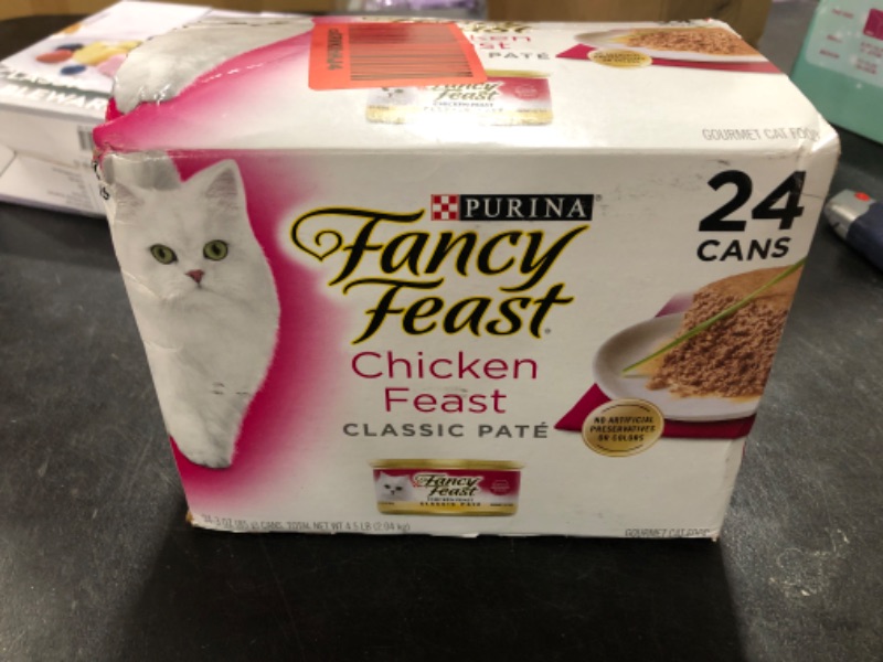 Photo 1 of (24 Pack) Fancy Feast Grain Free Pate Wet Cat Food, Classic Pate Chicken Feast, 3 oz. Pull-Top Cans
