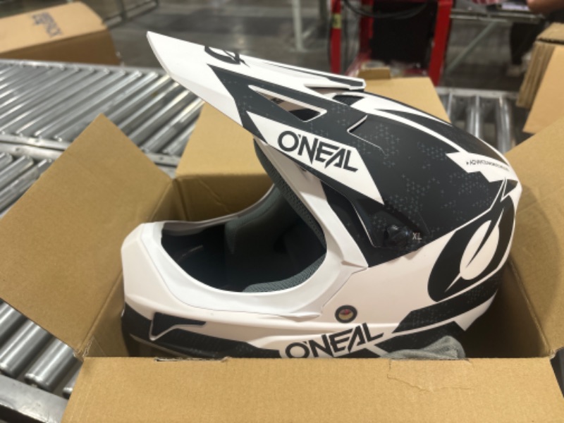 Photo 2 of O'Neal Skate-and-Skateboarding-Helmets Sonus Deft Mountain Bike Helmet Black/White X-Large