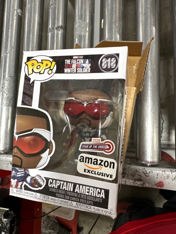 Photo 2 of Funko Pop! Marvel: Falcon and The Winter Soldier - Capatain America (Sam Wilson) with Shield, Year of The Shield Amazon Exclusive Multicolor 51650