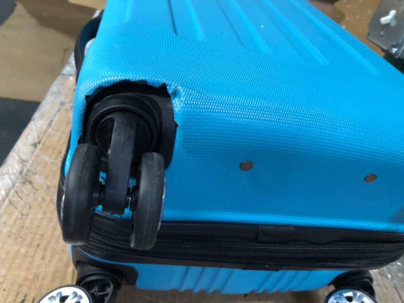 Photo 5 of **MAJOR DAMAGE SEE NOTES**
Rockland London Hardside Spinner Wheel Luggage, Turquoise, Carry-On 20-Inch Turquoise