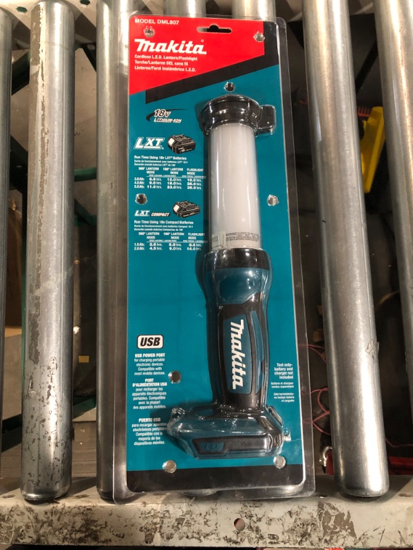 Photo 3 of Makita DML807 LXT Lithium-Ion Cordless L.E.D. Lantern/Flashlight, 18V