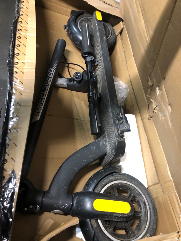 Photo 2 of **NON FUNCTIONAL**FOR PARTS ONLY*
Wheelspeed Electric Scooter Primer, 12-14 Miles Long Range & 15 MPH Lightweight 
***DOESN,T HAVE CHARGER****