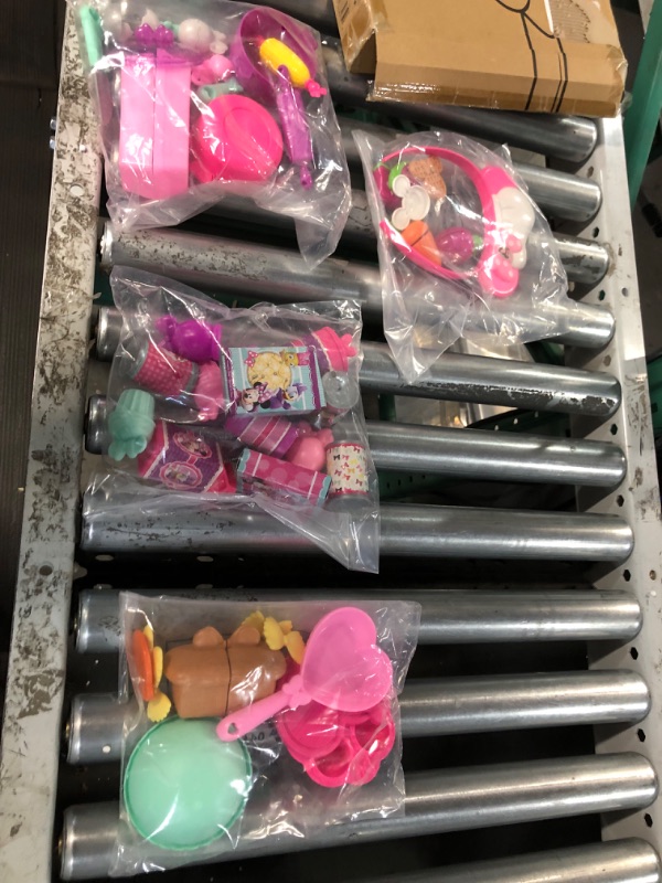 Photo 5 of Disney Junior Minnie Mouse Bow-Tique Bowtastic Kitchen Accessory Set, Over Fifty Piece Play Food and Utensils, Frustration Free Packaging, Kids Toys for Ages 3 Up by Just Play