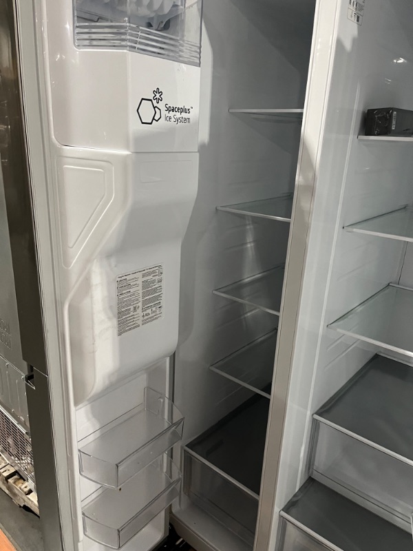 Photo 7 of LG Door in Door 27.12-cu ft Side-by-Side Refrigerator with Ice Maker 