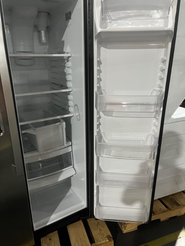 Photo 7 of GE 25.3-cu ft Side-by-Side Refrigerator with Ice Maker (Stainless Steel