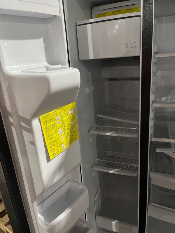 Photo 6 of GE 25.3-cu ft Side-by-Side Refrigerator with Ice Maker (Stainless Steel