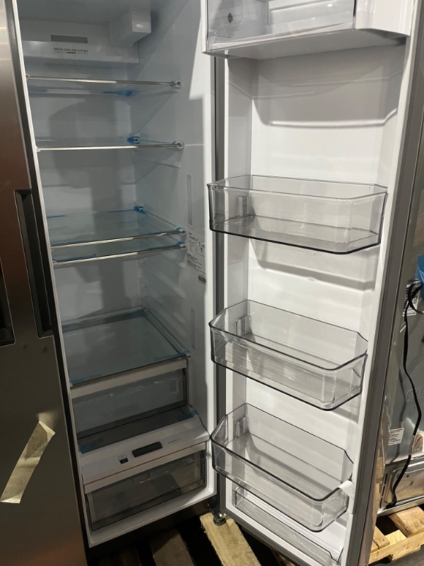 Photo 8 of GE 25.3-cu ft Side-by-Side Refrigerator with Ice Maker (Stainless Steel)