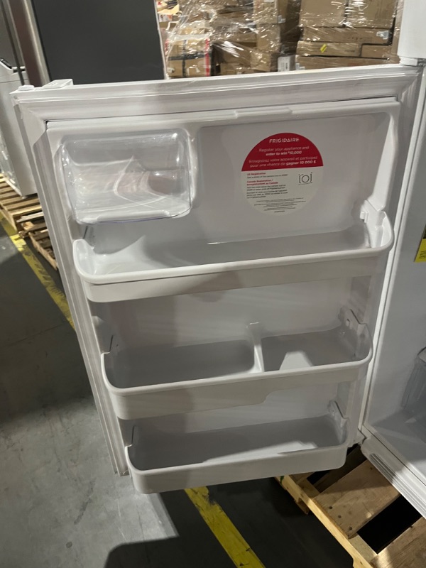 Photo 7 of Frigidaire 20.5-cu ft Top-Freezer Refrigerator (White)