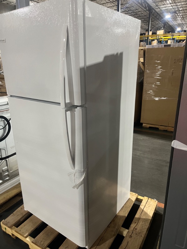 Photo 3 of Frigidaire 20.5-cu ft Top-Freezer Refrigerator (White)