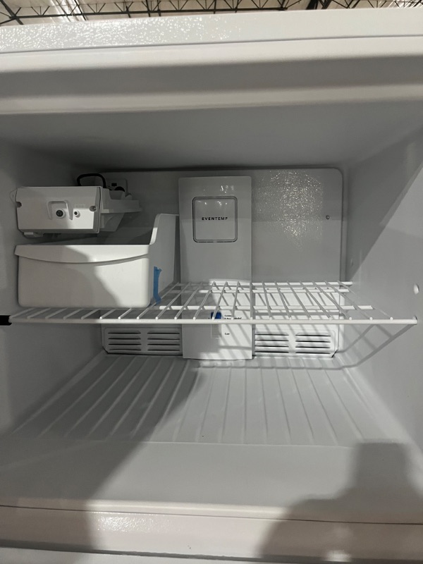 Photo 6 of Frigidaire 20.5-cu ft Top-Freezer Refrigerator (White)