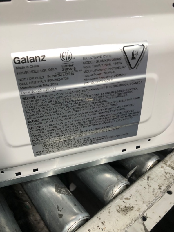 Photo 4 of (READ NOTES) Galanz GLCMKZ07GNR07 Retro Countertop Microwave Oven 